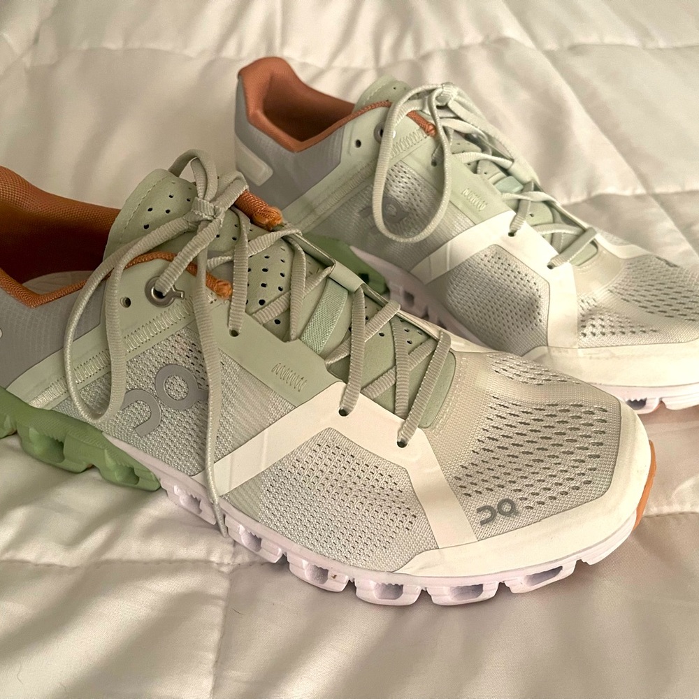 On running Cloud shoes sage green and beige
